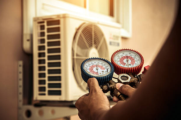 Professional Hvac technician working in Hampshire, IL